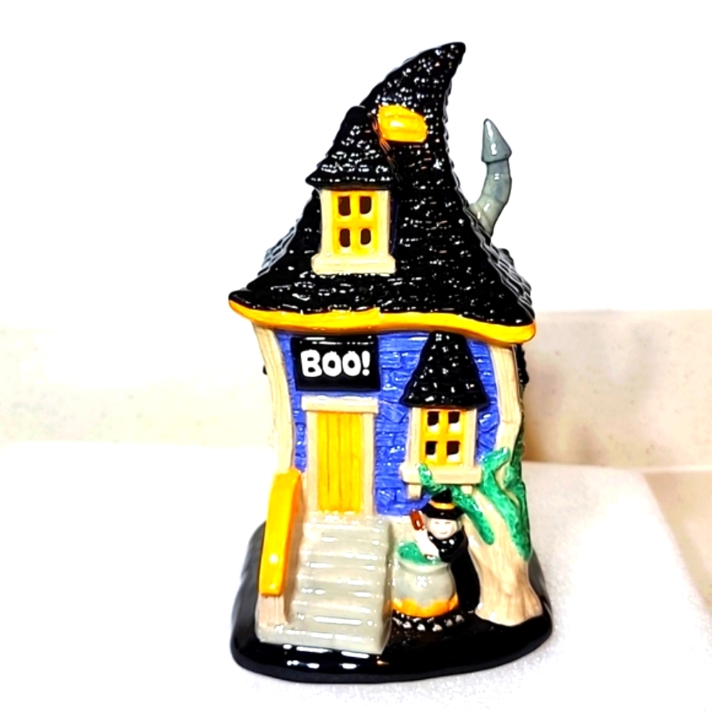 Lighted Halloween House New no tags